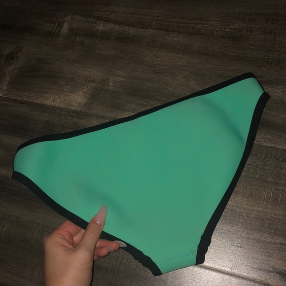 Triangl bathing suit - Picture 4 of 7